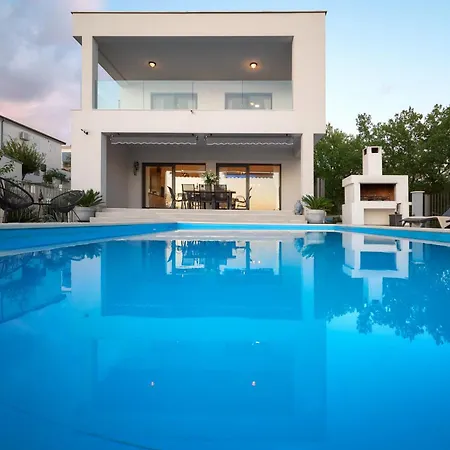 Stunning Seaview Katharina Villa *
