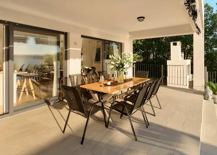 Villa Stunning Seaview Katharina