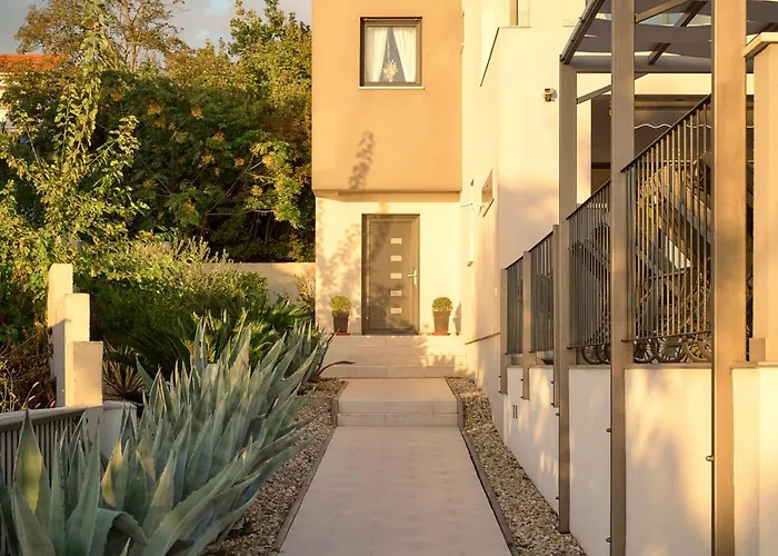 Villa Stunning Seaview Katharina *