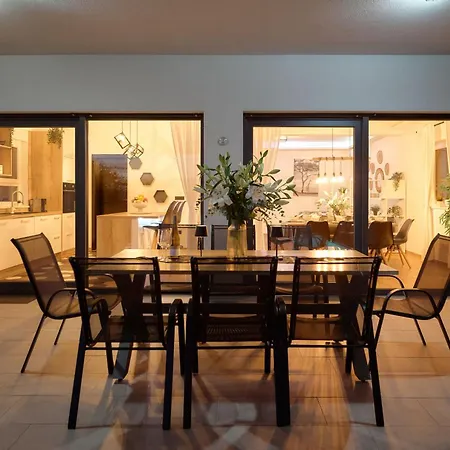 Villa Stunning Seaview Katharina